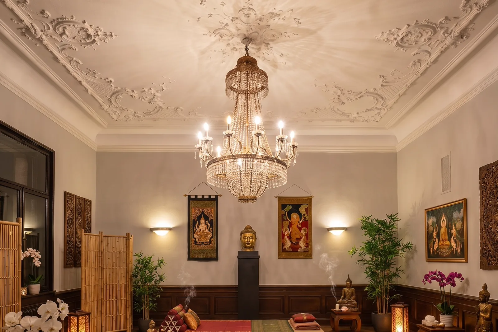 Spa-Raum mit Kronleuchter