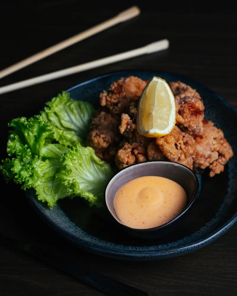 Karaage Chicken mit Zitrone und Japan-Mayo